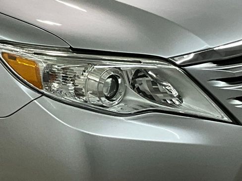 Used 2012 Toyota Avalon Limited image 30