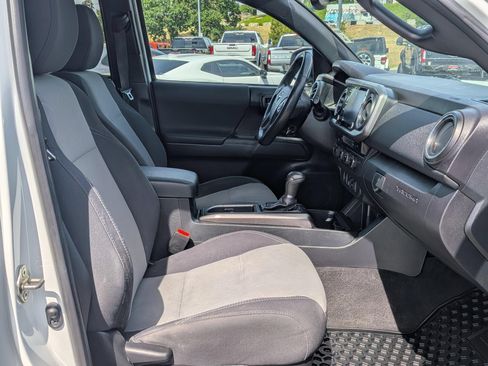 Used 2020 Toyota Tacoma TRD Sport AWD/4WD image 8