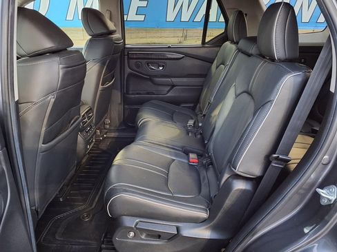 Used 2025 Honda Pilot Elite image 11