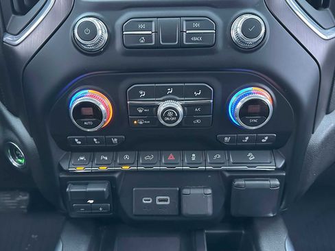 Used 2021 GMC Sierra 1500 AT4 w/ Technology Package image 28