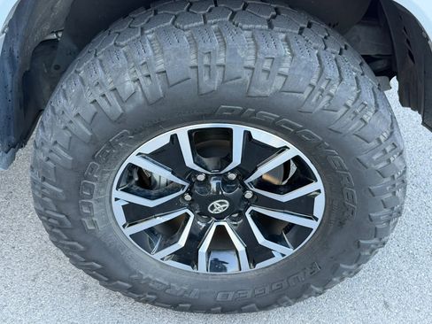 Used 2021 Toyota Tacoma TRD Sport AWD/4WD image 19