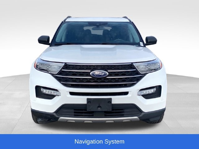 Used 2023 Ford Explorer XLT AWD/4WD image 2