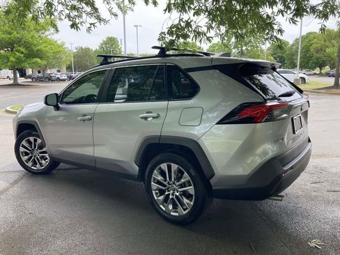 Used 2020 Toyota RAV4 XLE Premium FWD image 4