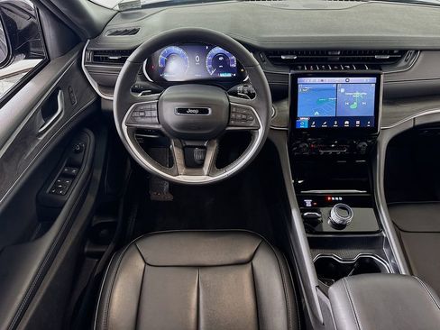 Used 2024 Jeep Grand Cherokee Limited w/ Black Appearance Package image 23