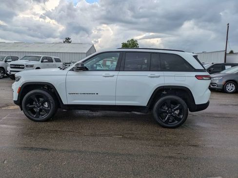 Used 2025 Jeep Grand Cherokee Limited w/ Black Appearance Package RWD image 7