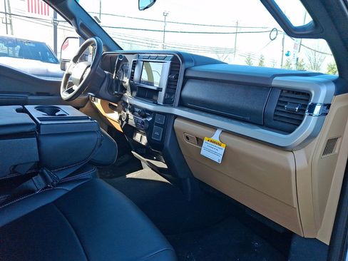 Used 2024 Ford F250 XLT image 11