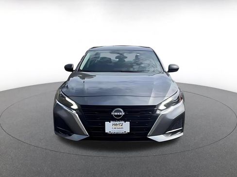 Used 2025 Nissan Altima 2.5 SV FWD image 4