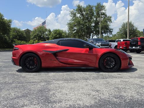 Used 2023 Chevrolet Corvette Z06 RWD image 3