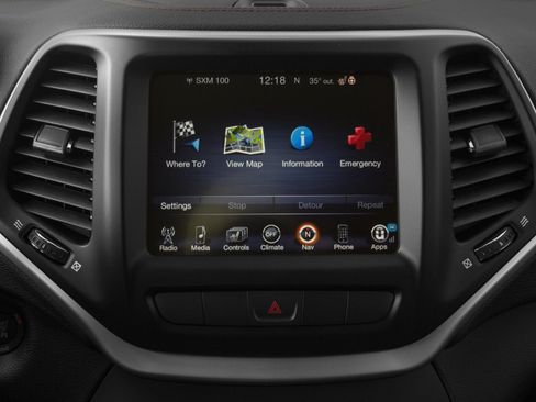 Used 2017 Jeep Cherokee Trailhawk w/ Cold Weather Group AWD/4WD image 9