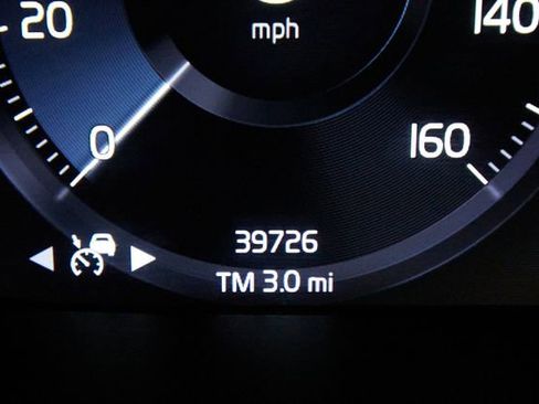 Used 2019 Volvo XC40 T5 Momentum AWD/4WD image 4