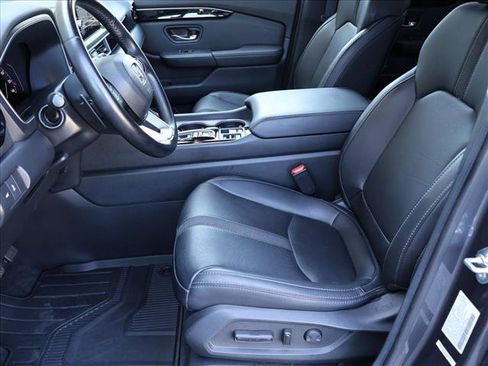 Used 2025 Honda Pilot Touring image 24