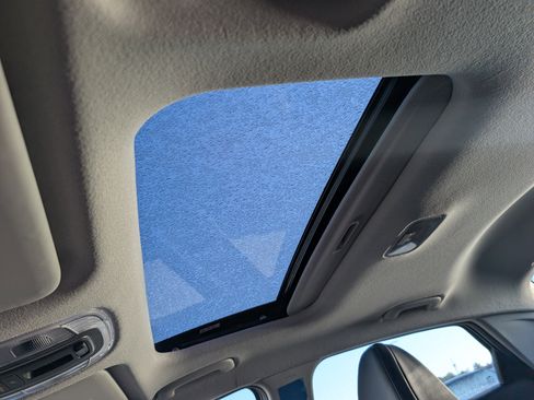 New 2025 Hyundai Elantra Limited image 16