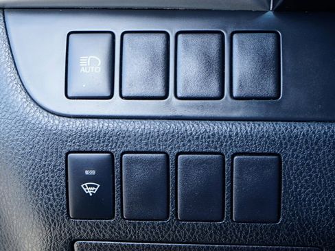 Used 2017 Toyota Highlander LE FWD image 18
