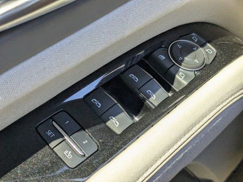 Used 2022 Cadillac Escalade Premium Luxury Platinum image 16