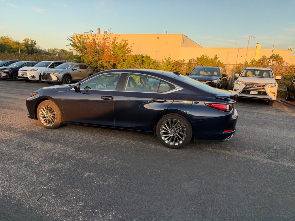 Used 2025 Lexus ES 350 w/ Luxury Package FWD image 24