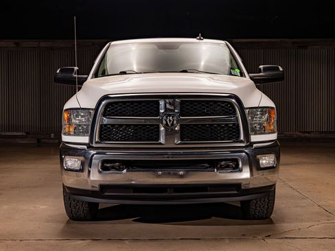 Used 2014 RAM 2500 SLT w/ Luxury Group RWD image 2