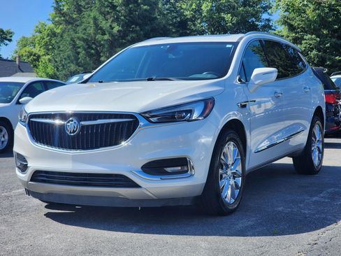 Used 2018 Buick Enclave Essence w/ Trailering Package AWD/4WD image 3