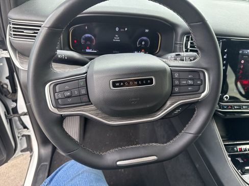 Used 2024 Jeep Wagoneer L Series II w/ Flexible Seating Group image 14