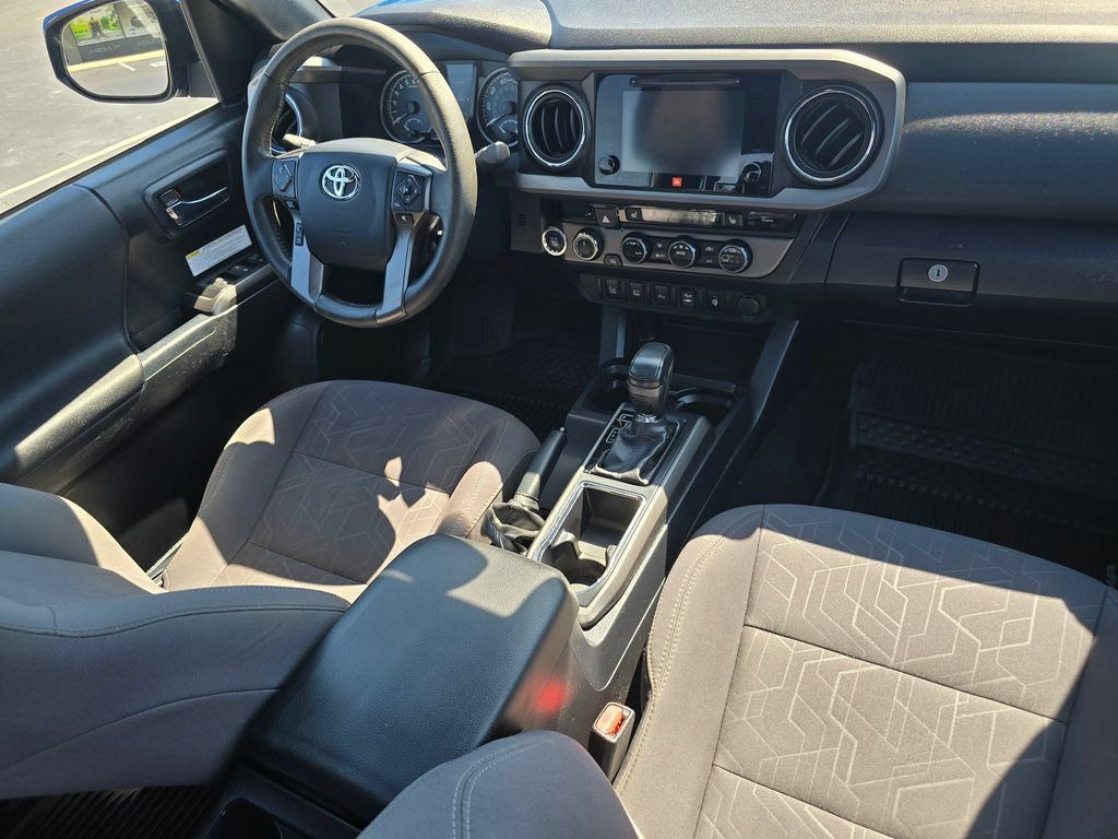 Used 2017 Toyota Tacoma TRD Off-Road AWD/4WD image 16