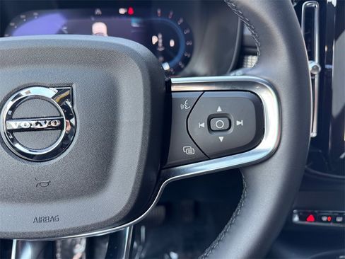 Certified 2025 Volvo XC40 B5 Plus image 15