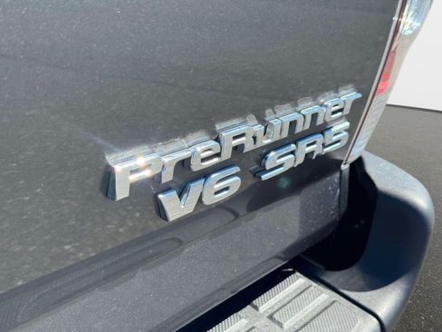 Used 2015 Toyota Tacoma PreRunner w/ SR5 Package RWD image 9