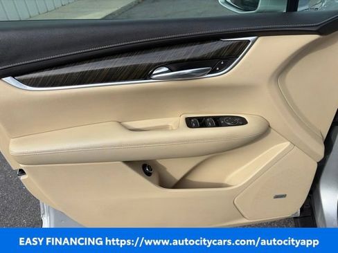 Used 2017 Cadillac XT5 FWD image 6
