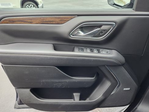 Used 2023 Chevrolet Suburban Premier image 24