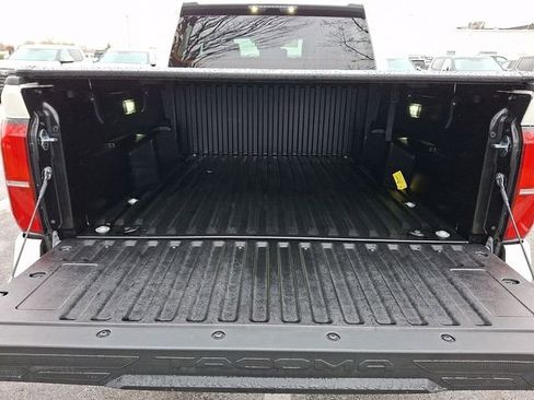 Certified 2025 Toyota Tacoma SR5 AWD/4WD image 28