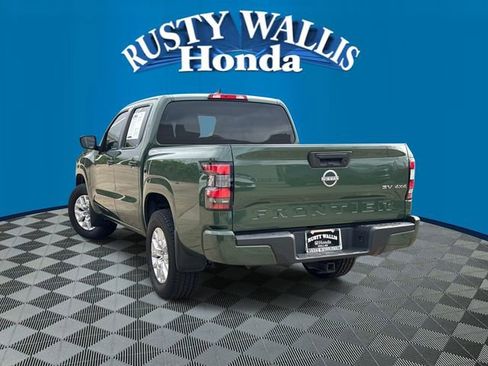 Used 2022 Nissan Frontier SV AWD/4WD image 3