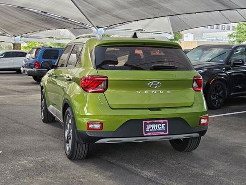 Used 2021 Hyundai Venue SEL FWD image 8