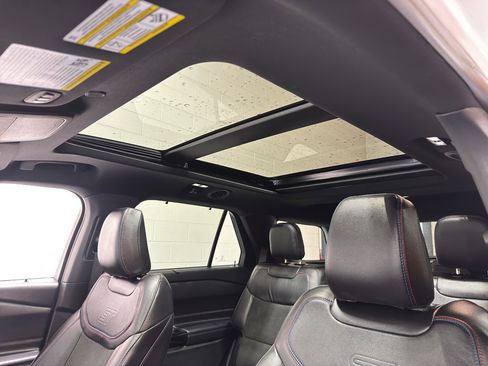 Used 2024 Ford Explorer ST w/ Technology Package image 40