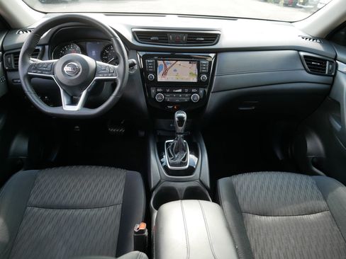 Used 2018 Nissan Rogue SV w/ Sun & Sound Touring Package AWD/4WD image 10