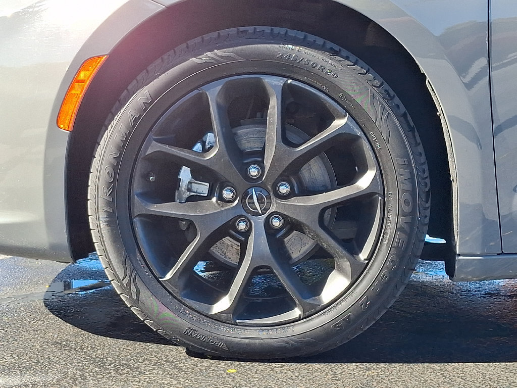 Used 2025 Chrysler Pacifica Limited FWD image 4