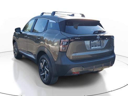 New 2026 Nissan Kicks SV w/ Cold Weather Package FWD image 5