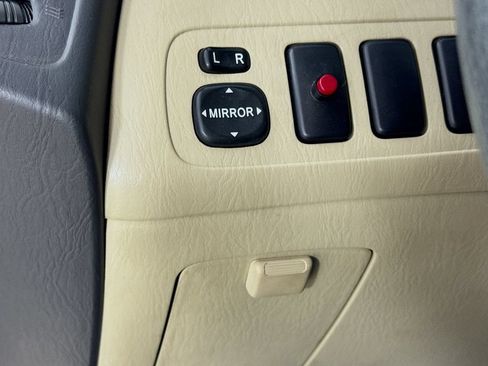 Used 2002 Toyota Highlander 2WD V6 w/ Convenience Pkg image 12