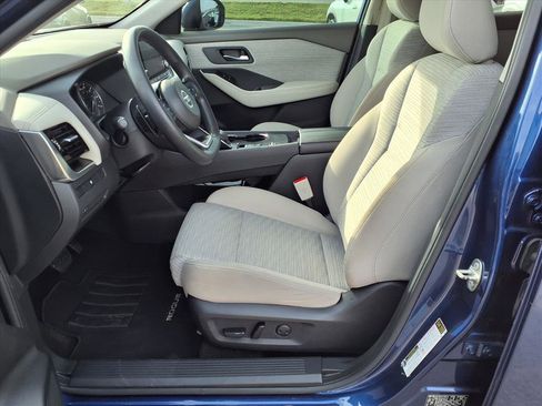 Used 2021 Nissan Rogue SV image 15