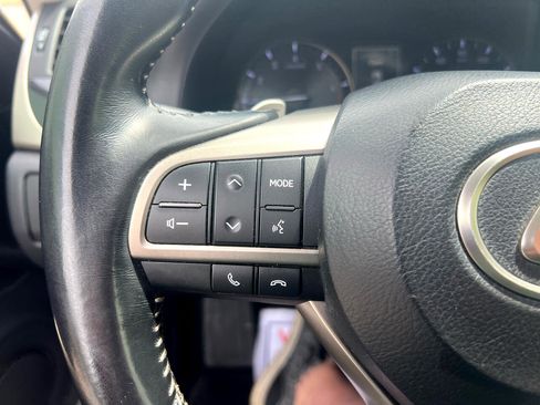 Used 2016 Lexus GS 200t image 38