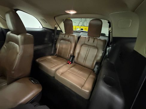 Used 2013 Lincoln MKT AWD image 17