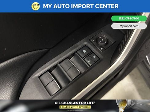 Used 2022 Toyota RAV4 XLE w/ Convenience Package image 11