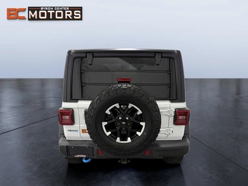 Used 2024 Jeep Wrangler Unlimited Rubicon 4xe w/ Capability Package AWD/4WD image 5