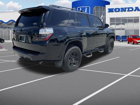 Used 2019 Toyota 4Runner SR5 AWD/4WD image 9