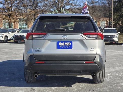Used 2021 Toyota RAV4 LE image 10