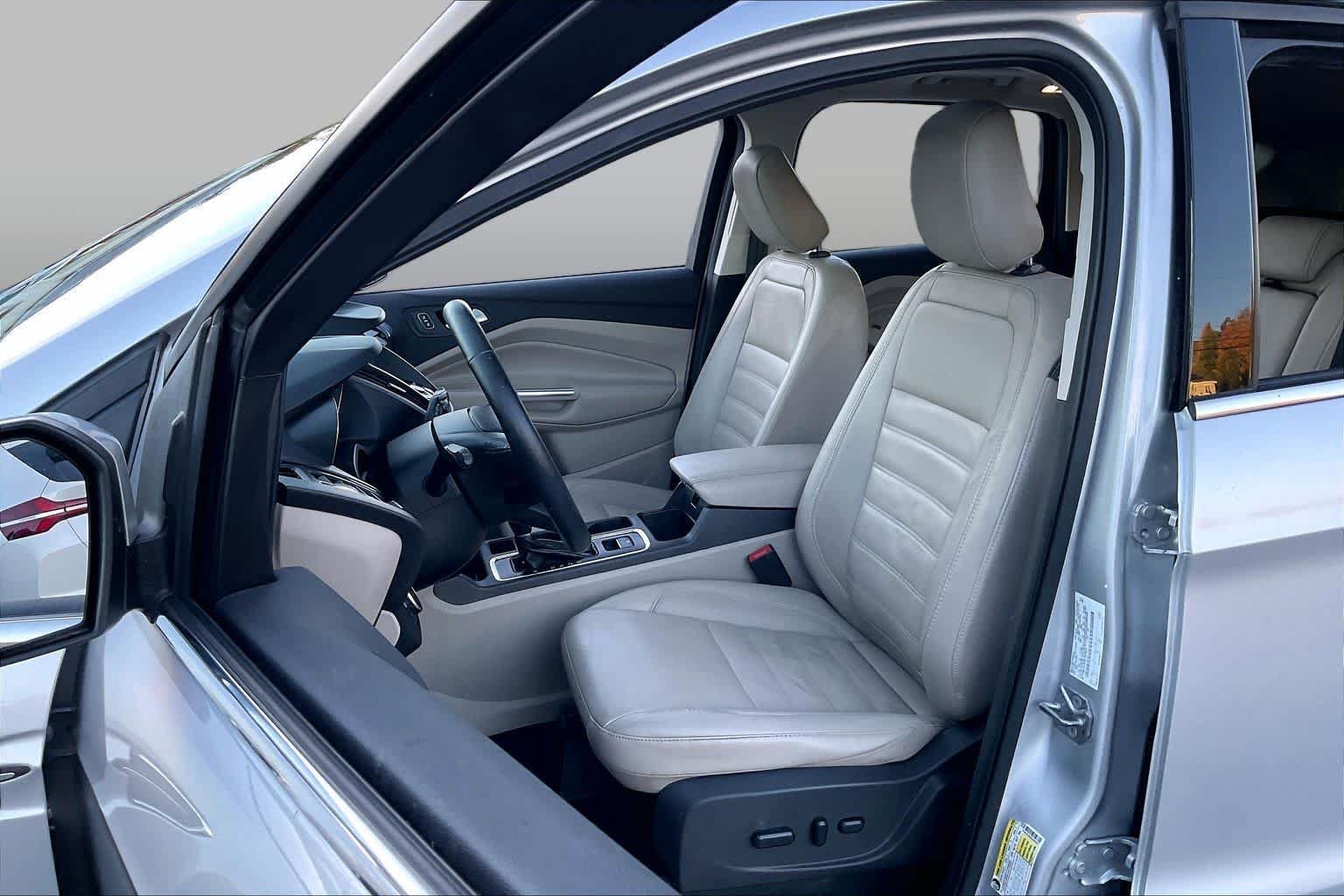 Used 2019 Ford Escape Titanium AWD/4WD image 7