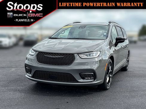 Used 2025 Chrysler Pacifica Limited FWD image 1