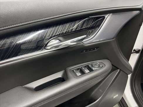 Used 2022 Cadillac XT6 Premium Luxury image 16