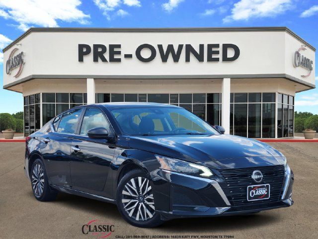 Used 2024 Nissan Altima 2.5 SV FWD image 1
