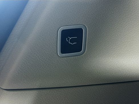 Used 2023 Chrysler Pacifica Touring-L FWD image 30