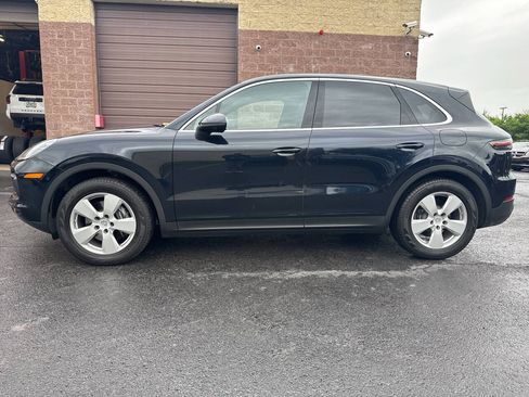 Used 2020 Porsche Cayenne E-Hybrid w/ Premium Plus Package AWD/4WD image 23