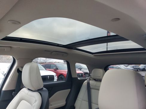 New 2026 Lincoln Corsair Premiere image 11