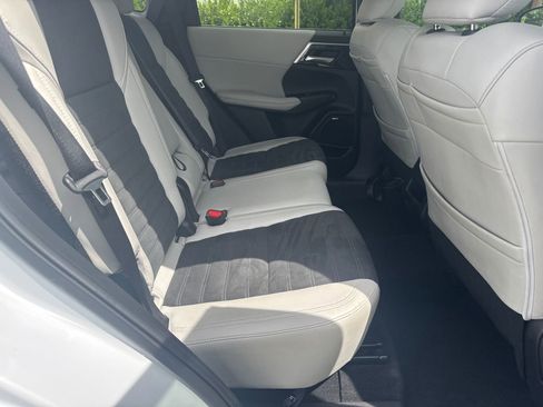 Used 2025 Mitsubishi Outlander SE FWD image 15